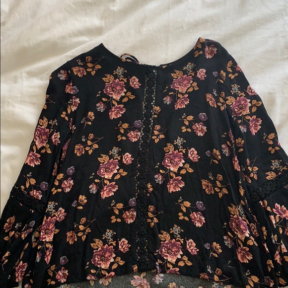 Black flower long sleeve - Picture 1 of 2